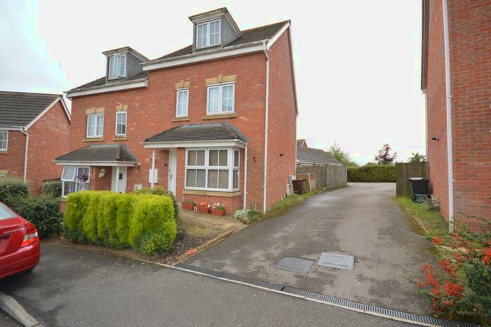 4 Bedroom House To Rent In Fontwell Crescent, Corby, NN18