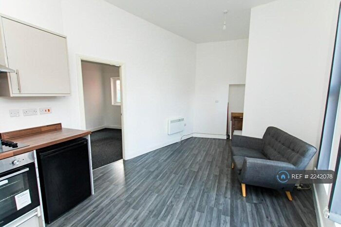 1 Bedroom Flat To Rent In Dovercastle, Nottingham, NG7