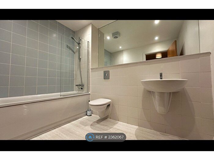 2 Bedroom Flat To Rent In Brook House, Manchester, M15