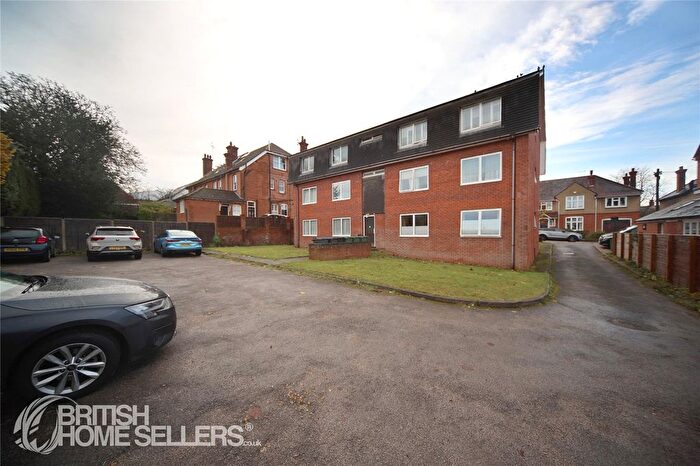 2 Bedroom Flat For Sale In Carlisle Avenue, St. Albans, Hertfordshire, AL3