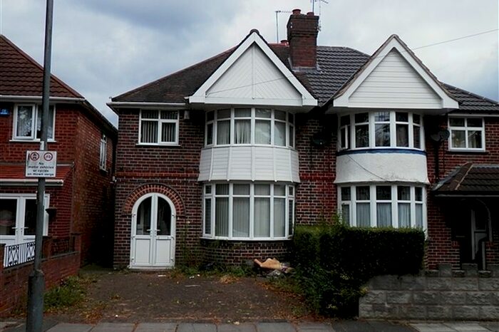 3 Bedroom Semi-Detached House To Rent In Woodford Green Road, Hall Green, Birmingham, B28