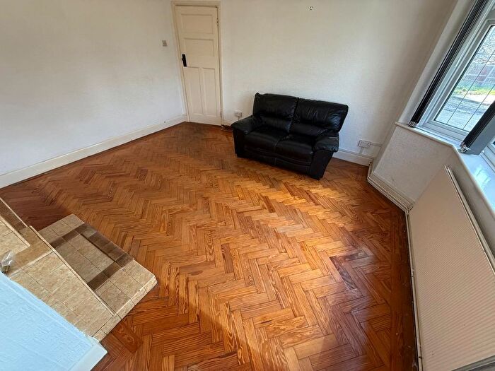 4 Bedroom Semi-Detached House To Rent In Burns Way, Hounslow, TW5