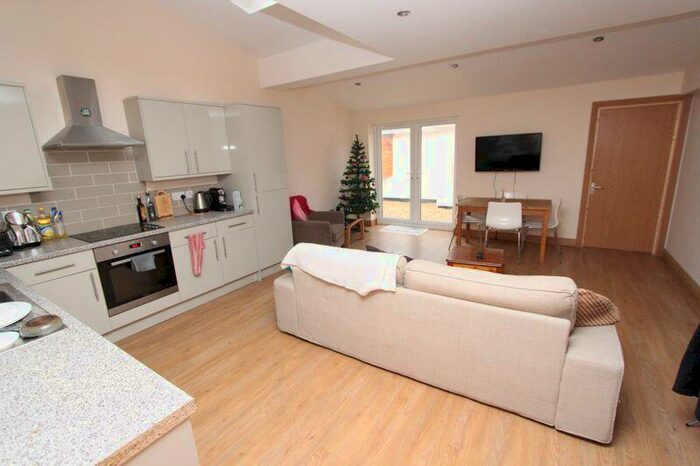 4 Bedroom Detached House To Rent In Gloucester Road, Bristol, BS7