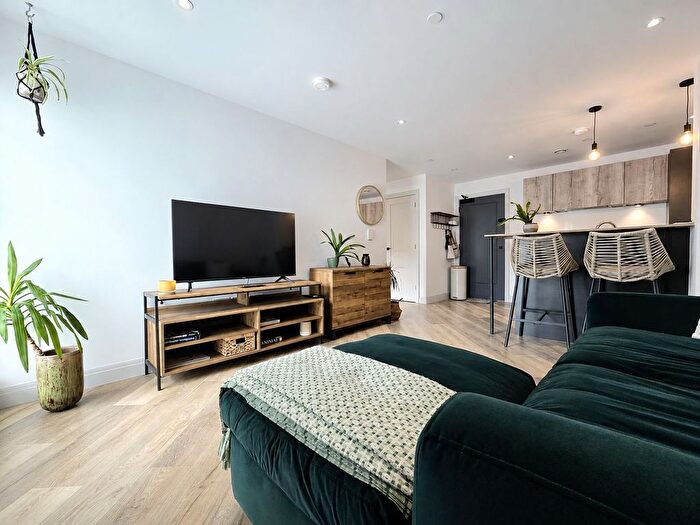 1 Bedroom Flat For Sale In The Cosmopolitan - Commercial Road, Lower Parkstone, BH14