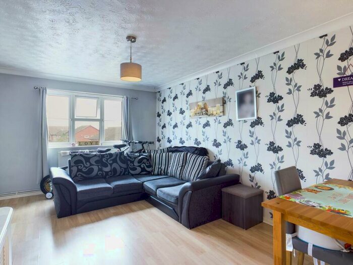 2 Bedroom Flat To Rent In Parish Gate Drive, Sidcup, Kent, DA15