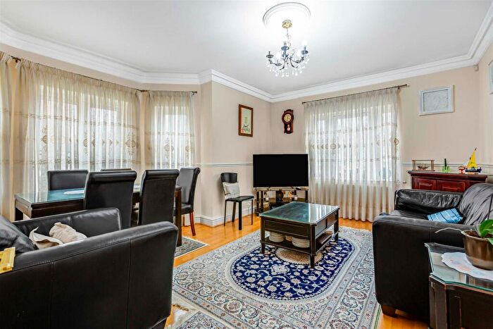 1 Bedroom Flat To Rent In Trinity Church Road, Barnes, London, SW13