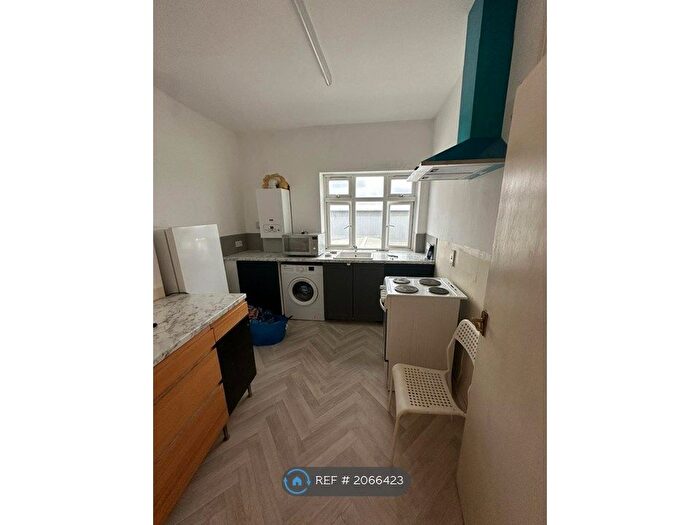 4 Bedroom Flat To Rent In Book Centre Mansions, London, NW10