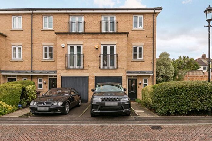 3 Bedroom Property To Rent In Herbert Place, Isleworth, TW7