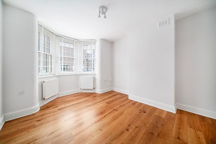 2 Bedroom Flat To Rent In Merrow Street, Walworth Village, SE17