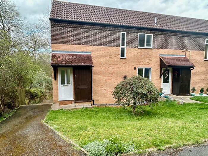 2 Bedroom End Of Terrace House To Rent In The Camellias, Banbury, OX16