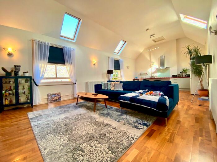 2 Bedroom Apartment To Rent In New North Road, Huddersfield, HD1