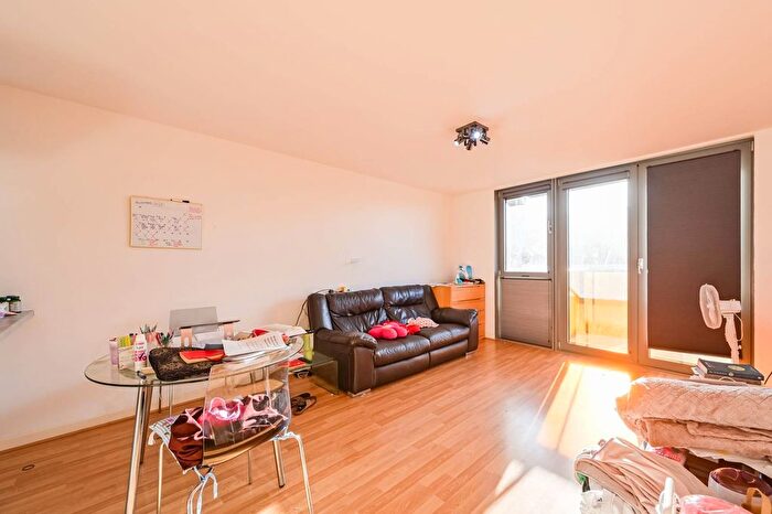 1 Bedroom Flat For Sale In Warton Road, Stratford, London, E15