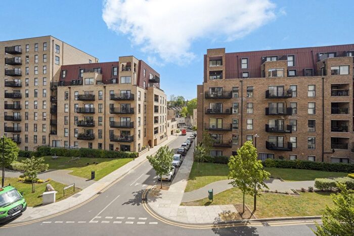 2 Bedroom Flat For Sale In Knowles Court, Brumwell Avenue, Woolwich, London, SE18