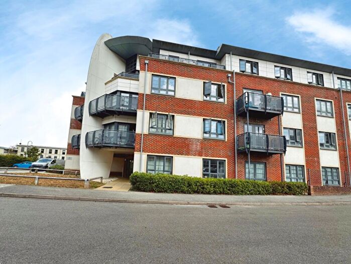2 Bedroom Flat To Rent In Merlin Road, Farnborough, Hampshire, GU14