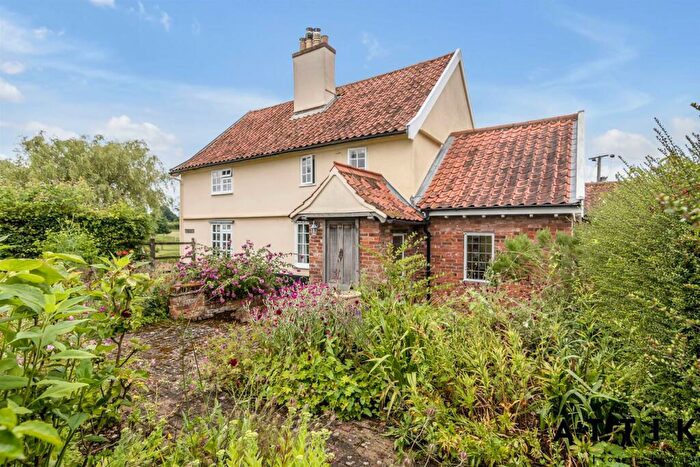 7 Bedroom Detached House For Sale In Walpole Road, Bramfield, IP19