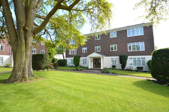 1 Bedroom Flat To Rent In Hillcrest Court, Hillcrest, Weybridge, KT13