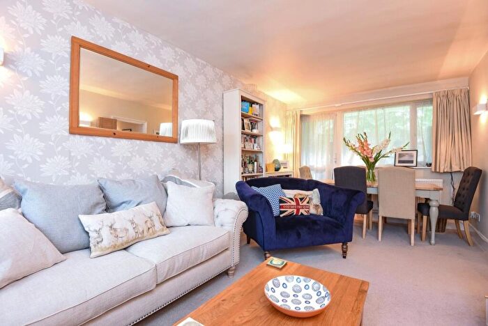 3 Bedroom Flat For Sale In Dagnall Street, Battersea, London, SW11