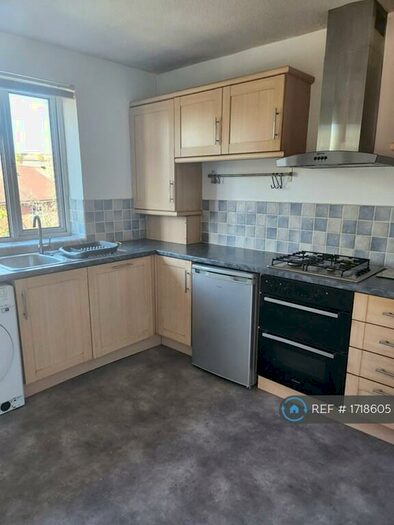 Studio To Rent In Pebble Close, Stourbridge, DY8