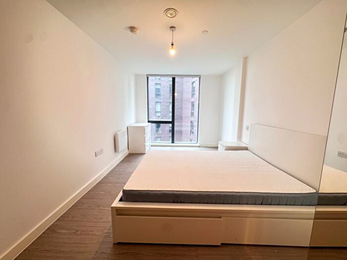 3 Bedroom Flat To Rent In The Landmark, Oldfield Road, Manchester, Greater Manchester, M5