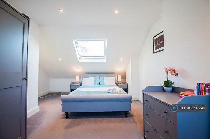 3 Bedroom Semi-Detached House To Rent In Warwick Grove, Surbiton, KT5