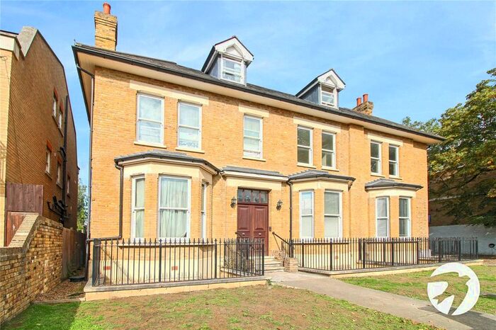 2 Bedroom Flat To Rent In Darnley Road, Gravesend, Kent, DA11