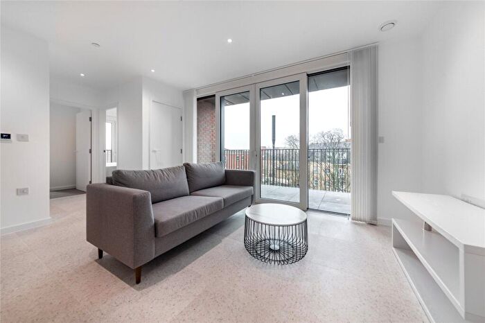2 Bedroom Apartment To Rent In Sidney Street, London, E1
