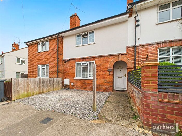 3 Bedroom Terraced House For Sale In Wykeham Road, Reading, Berkshire, RG6