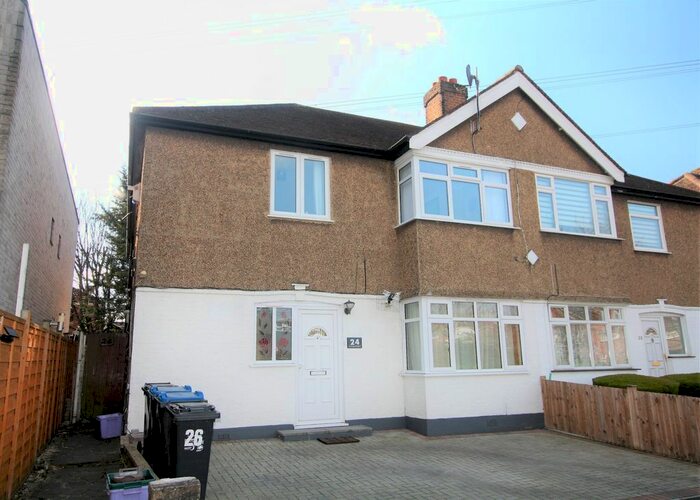 2 Bedroom Maisonette To Rent In Tramway Path, Mitcham, CR4