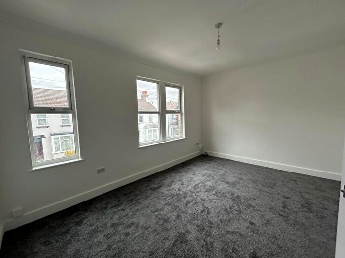 2 Bedroom Flat To Rent In Maldon Road Southend-on-Sea, SS2