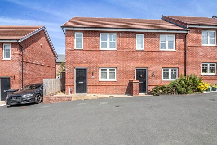 2 Bedroom Town House For Sale In Kinglas Drive, Mickleover, Derby, DE3