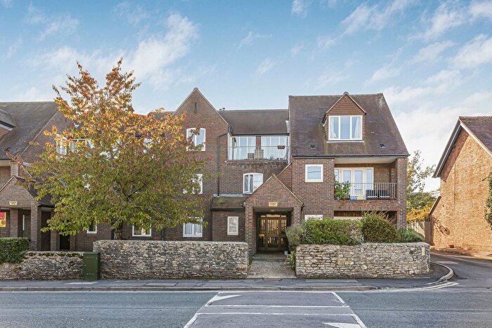 2 Bedroom Flat For Sale In Hensington Road, Woodstock, OX20