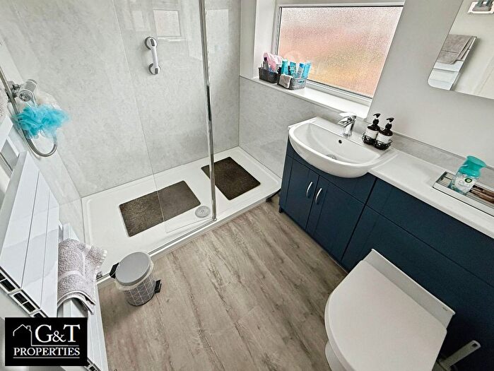 3 Bedroom Semi-Detached House For Sale In Granville Drive, Kingswinford, DY6
