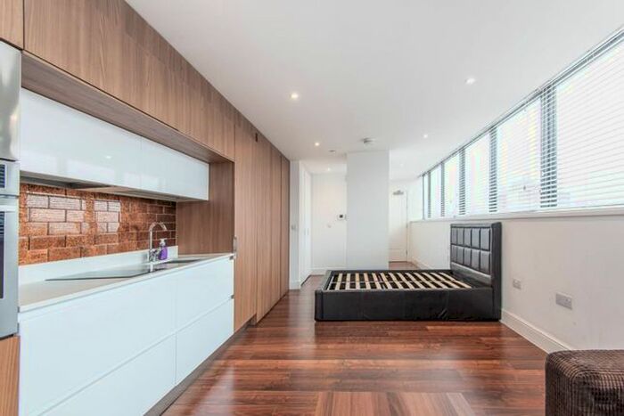 Studio To Rent In Finchley Road, West Hampstead, London, NW3