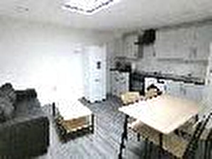 3 Bedroom Flat To Rent In Temple Street, London, E2