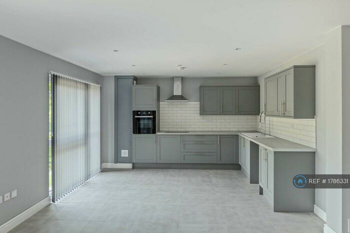 1 Bedroom Flat To Rent In Carlton House, Ebbw Vale, NP23