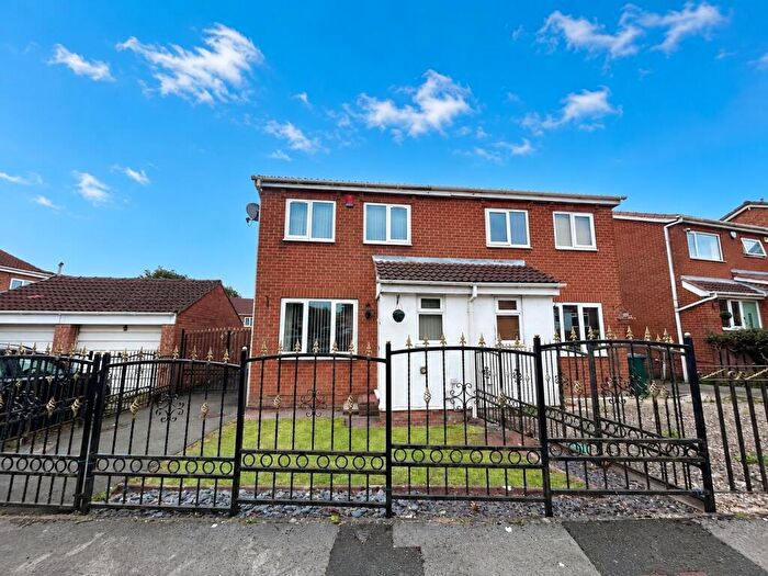 3 Bedroom Semi-Detached House For Sale In Loweswater Avenue, Woodside, Bradford, BD6