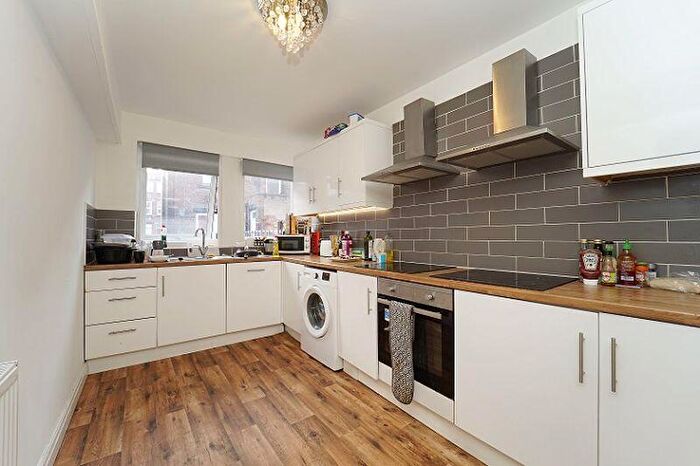 7 Bedroom Terraced House To Rent In Headingley Mount, Leeds, LS6