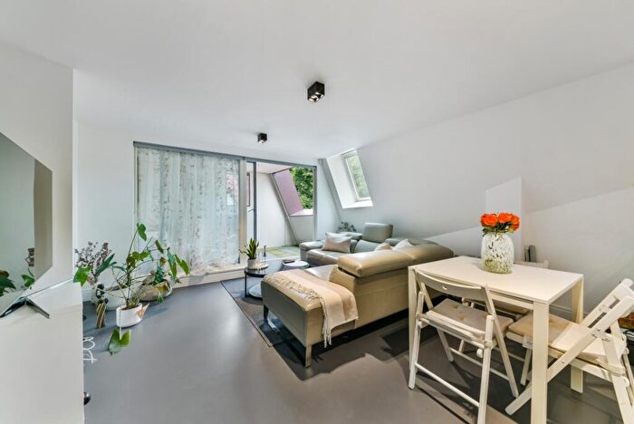 3 Bedroom Apartment To Rent In Beadnell Court London, SE23