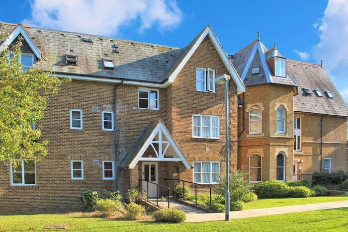 1 Bedroom Flat To Rent In John Barter House, Church Close, Hounslow, TW3