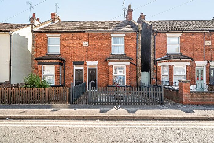 3 Bedroom Semi Detached House For Sale In Brooklands Road, Bletchley, Milton Keynes, MK2