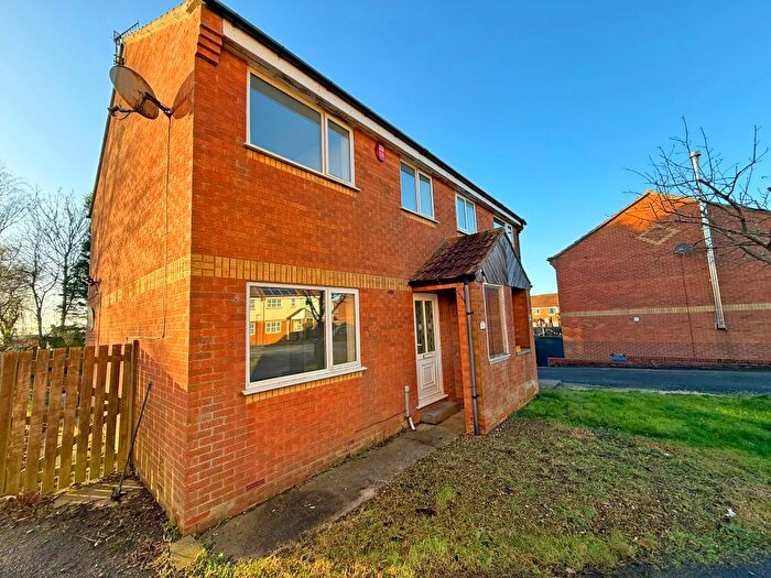 3 Bedroom Semi-Detached House For Sale In Shire Close, Eastfield, Scarborough, YO11