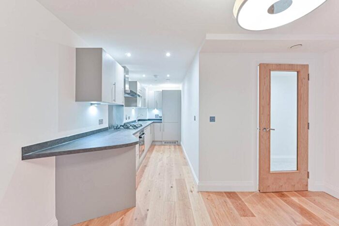 2 Bedroom Flat To Rent In Creek Road, Greenwich, London, SE8