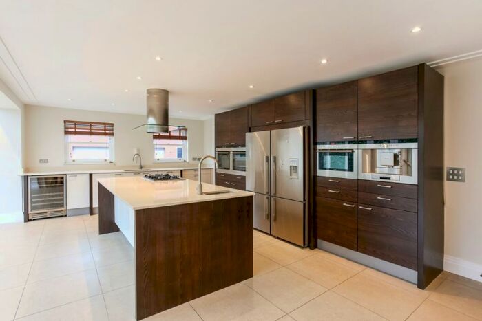 5 Bedroom Detached House To Rent In Devenish Road, Ascot, SL5