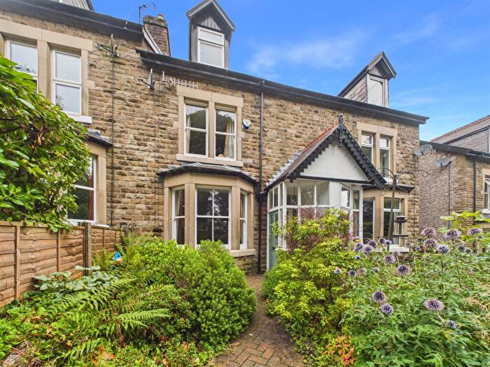 4 Bedroom Terraced House For Sale In Crowestones, Buxton, SK17