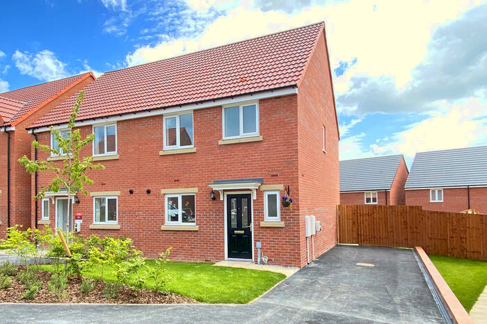 3 Bedroom Semi-Detached House To Rent In Grainbeck Rise, Killinghall, HG3