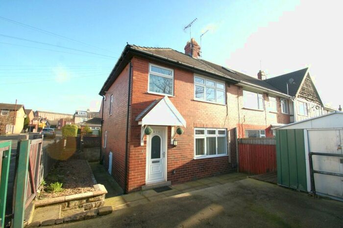 3 Bedroom Semi-Detached House To Rent In Stanningley Road, Leeds, West Yorkshire, LS13