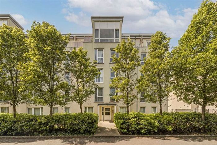 3 Bedroom Flat To Rent In Melliss Avenue, Melliss Avenue, TW9