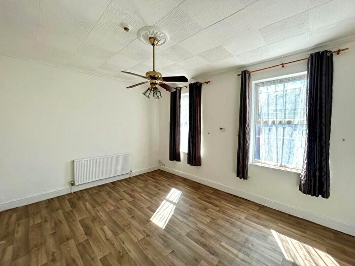 1 Bedroom Flat To Rent In Halesowen Road, Cradley Heath, B64