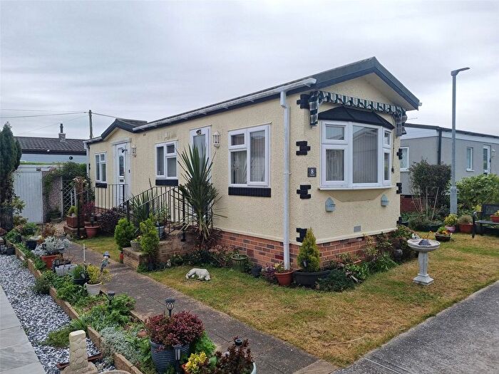 1 Bedroom Park Home For Sale In Tower Side, Tower Park, Hullbridge, Hockley, SS5