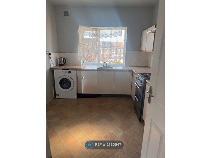 2 Bedroom Flat To Rent In High Road, Romford, RM6